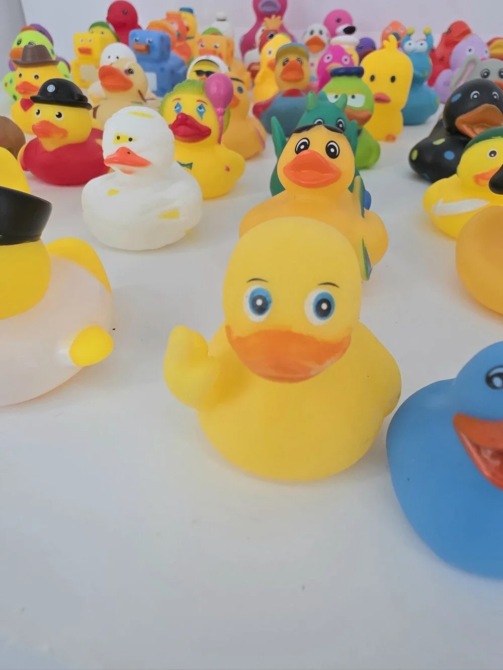 Lot of 116 Assorted Rubber Ducks Novelty Character Jeep Cruise Ducking